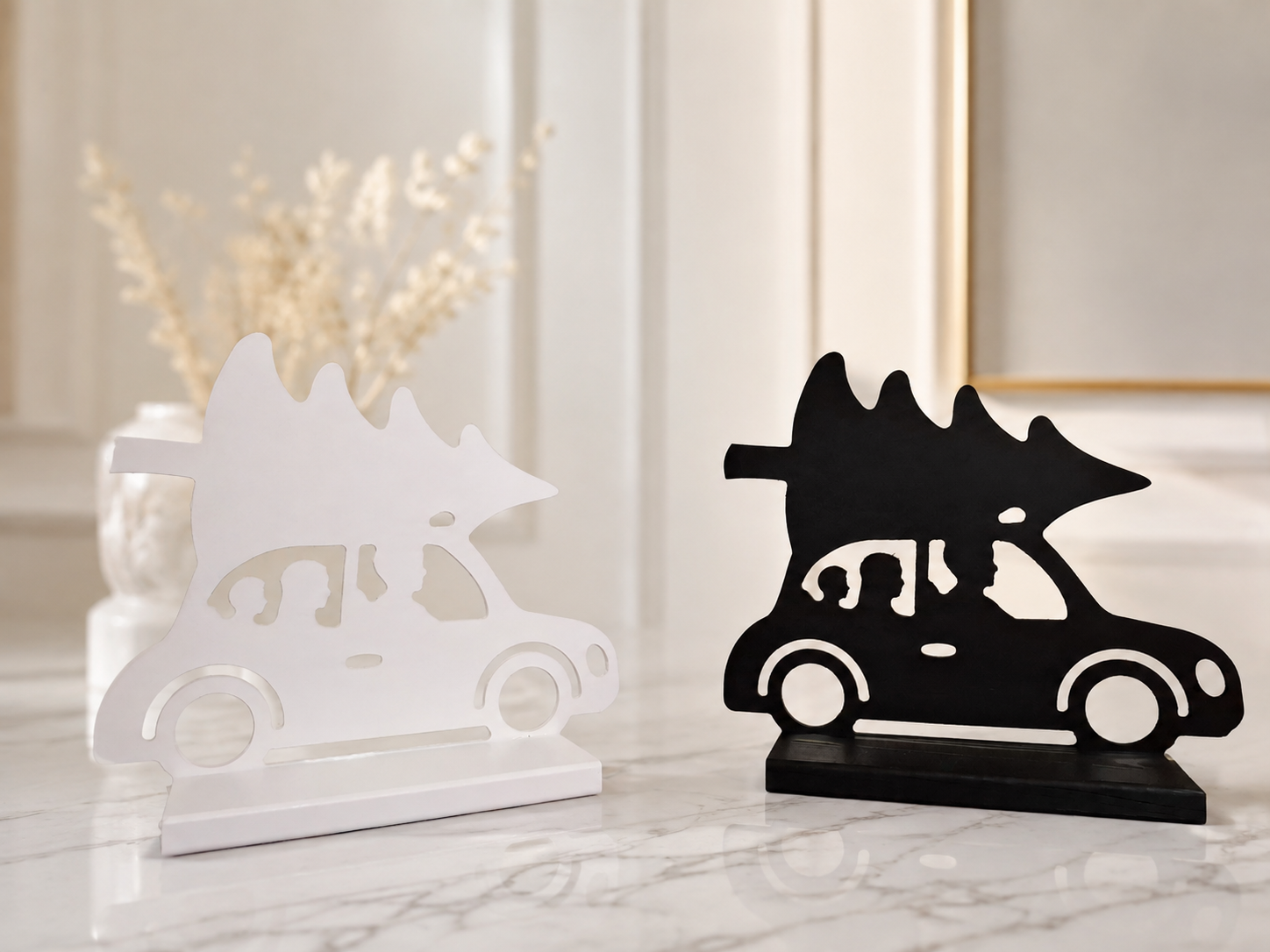 Rodzinne auto z choinką — baza florystyczna biała, 31 × 35 cm - obrazek 3 — grafika wygenerowana przez AI